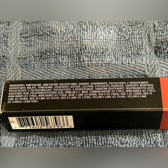 MAC Powder Kiss Liquid Lip Colour in Sorry Not Sorry -NWT - Picture 3 of 4